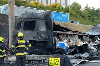 V Praze nastal po požáru kamionu dopravní kolaps - Novinky