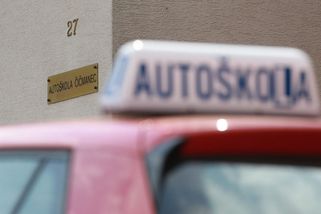 Policie natočila 50 řidičů, jak dostali řidičák bez zkoušek. Většina dál jezdí - Seznam Zprávy