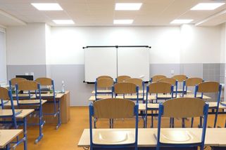 Extrémní střídavka: Dívka nastoupila do první třídy v Česku i na Slovensku - Novinky