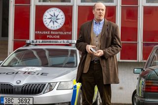 Recenze: Krimi, ale odlehčené. Nový seriál s Pechlátem je skvěle obsazený - Seznam Zprávy