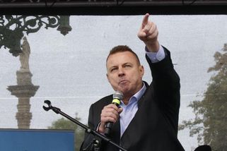 „Největší zbabělec Moravec.“ Rajchl spustil koordinovaný útok na moderátora ČT