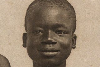 „Ukažte zuby, lidojede!“ Ota přišel o celou rodinu, civilizovaný svět ho zavřel k opicím - Médium.cz