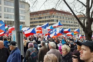 V Česku se vznáší atmosféra vzdoru a naštvanosti....