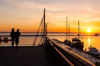 Stačil jediný pohled do očí. Turistka kvůli urostlému kapitánovi opustila vše - Novinky