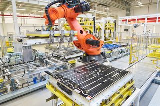 Jak Škoda vyrábí baterie pro elektromobily? A jsou to opravdu české baterie?