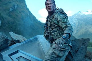 První dojmy: Akční sci-fi Válečné monstrum