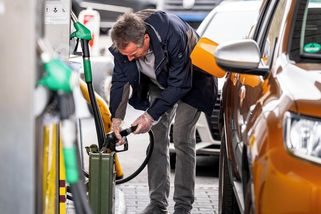 Okamura: Česko přistoupí k opatřením, kdyby benzin a nafta byly dražší než u sousedů - Novinky