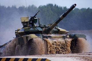 Ruský tank T-90 je téměř nemožné zasáhnout. Oproti jeho předchůdci T-72 má totiž jednu unikátní vlastnost navíc