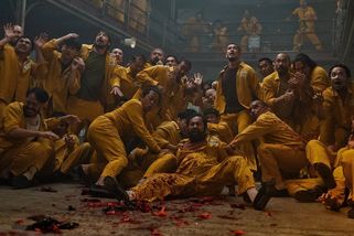 Nejkrvavější filmové vězení. Nový horor staví vězně proti démonickému zabijákovi