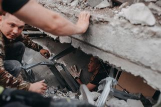 Tak vypadají následky ruského útoku: V pizzerii umírali mladí, děti i personál - Seznam Zprávy