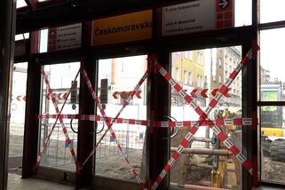 Stanice metra Českomoravská bude uzavřena déle, než se předpokládalo - Novinky