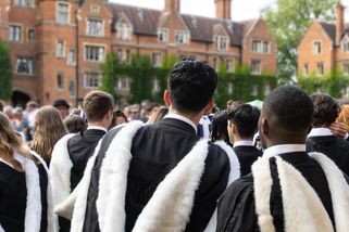 „Nechtějí, aby se jejich děti v Británii radikalizovaly.“ Emiráty omezily stipendia pro Spojené království - Echo24.cz