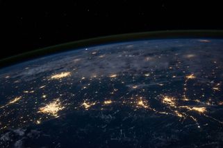 Týden v OZE: Čisté elektromobily jsou na výsluní, hybridy si ale odnesly z testů ostudu