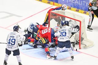 Osm minut u videa? Dynamo se dvakrát radovalo zbytečně. Zvláštní, ale správný postup - Sport.cz