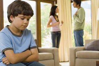 Neplatiči alimentů slaví. Matky žijí v pasti dluhů a mají strach z expartnerů