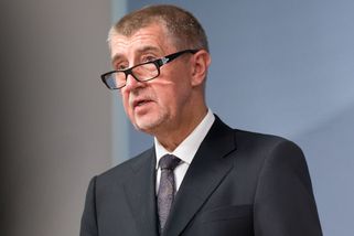 Stopka pro Turka? Pavel mluví o diskvalifikaci, Babiš si bere zahraniční politiku pod sebe