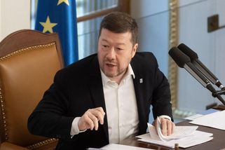 Tomio Okamura má z ostudy kabát