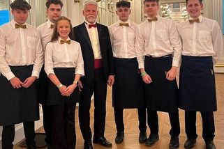 Fotka s prezidentem, práce na Hradě. Teď jízda teplické hotelovky míří k bruslím