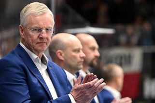 Čtvrtá lajna zamotala Jalonenovi hlavu. Pozitivní starosti, usmál se kouč. Chválil Voženílka - Sport.cz