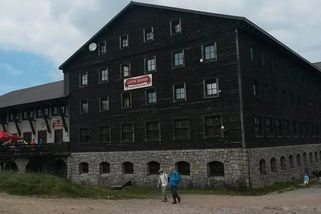 Luční bouda se zavřela pro turisty, majitelé protestují proti KRNAP - Echo24.cz