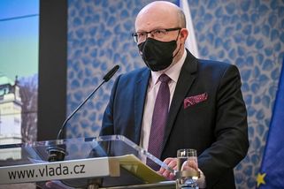 Válek řekl, kde lidé odloží respirátory. První bude sport a kultura - Seznam Zprávy