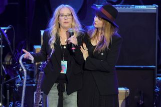 Chce se mi zvracet, když vidím svoje fotky. Christina Applegate popsala, jak jí roztroušená skleróza změnila tělo - Super.cz