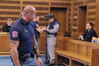 Mladistvému vrahovi prodavaček z Hradce potvrdil soud 9 let vězení - Novinky