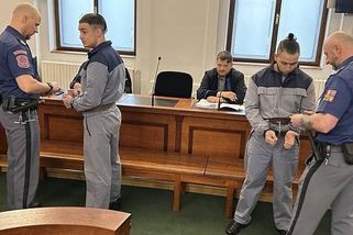 Vrahovi babičky připravili ve věznici peklo, zbili ho a donutili k sexu