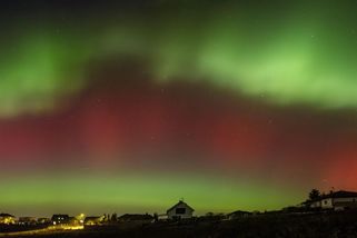 Polární záře, jaká nemá v Česku obdoby. Pokochejte se záběry nebeské hry barevných světel - Novinky