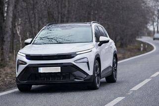 Vlajková Škoda Peaq už jezdí po českých silnicích. Zachytili jsme minimálně maskovaný prototyp! - Garáž.cz