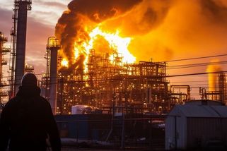 Video: Rusové pocítili na 500 km, že jsou bezradní. Ukrajinci udeřili na jednu z největších rafinerií na jihu Ruska