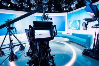 Statisíce domácností se musejí přihlásit k platbám za rozhlas a televizi - Novinky