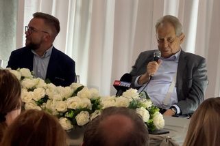 Zeman v Ústí debatoval s lidmi ve svatebním salonu, na jiných místech ho odmítli - Novinky