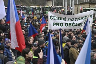 „Máme toho dost.“ Zemědělci demonstrovali před Úřadem vlády - Novinky