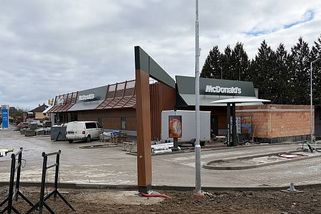 Stavba McDonald’s v Benešově finišuje. Nová restaurace se otevře tento týden