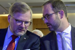 Farský se drží poslaneckého křesla zuby nehty - Novinky