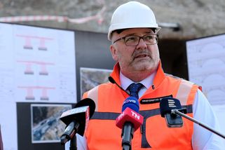 Zvýhodnění elektromobilů na dálnicích končí. Ministerstvo vyčíslilo, kolik na tom vydělá