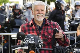 iGlanc | Noste košili jako prezident Petr Pavel. Flanelka dodá looku barevnost, hodí se k džínům i elegantní sukni