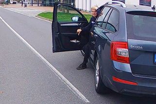 Může za nehodu řidička, nebo dopravní značení? | Odchyceno na dashcam