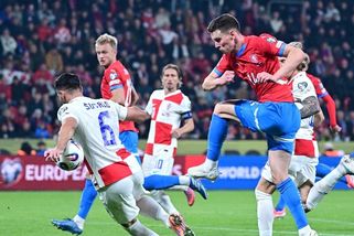 Další herní bídu přetavila reprezentace v remízu - Médium.cz