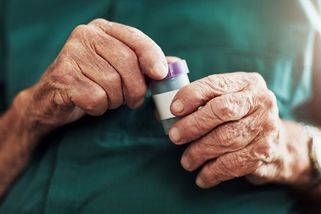 Komentář: Péče o seniory se řítí do problémů. A přitom na ni máme miliardy - Seznam Zprávy