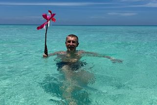 Konečně nelhal: Andrej Babiš zdraví lidi z exotiky