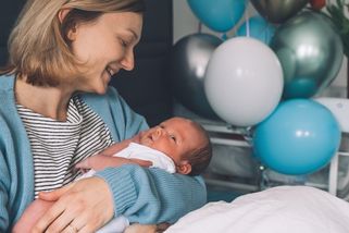 Dárek za porod: Trend, který mění očekávání i rozpočty rodin