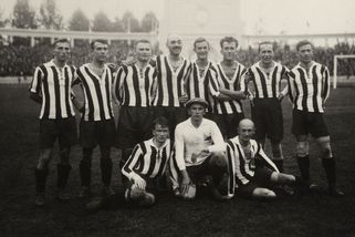 Proč bylo olympijské fotbalové finále s československou účastí v roce 1920 vymazáno z historie - Médium.cz