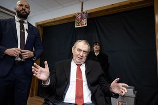 Babiše bych ještě neodepisoval, oponuje Zeman Fialovi - Seznam Zprávy