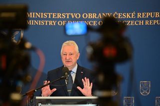 „Ministr se porouchal.“ V SPD sílí kritika Zůny kvůli Ukrajině, Rajchl je připraven resort převzít