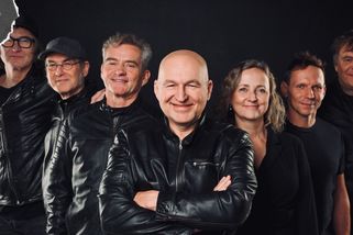 RECENZE: Nevěř pankáčovi nad čtyřicet. Drzosti Tří sester ubývá, pivo zůstává