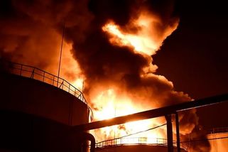 Klíčové ruské přístavy opět hoří. Leningradská obl...