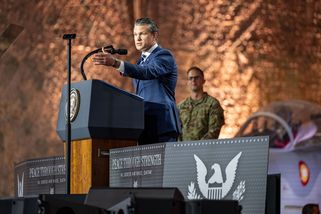 Brutální čistky v armádě USA pokračují i během vál...