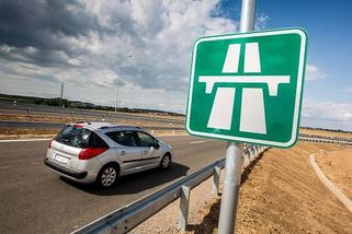 Změny u dálničních známek: Budou platit 24 hodin, skončí výjimka pro e-auta